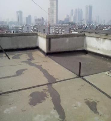 白朗漏水维修 楼顶漏水是什么原因，楼顶漏水维修方法是什么?